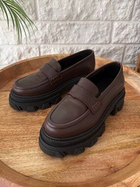 Alohas Trailblazer Coffee Brown Chunky Leather Loafer Excellent Condition EU 37